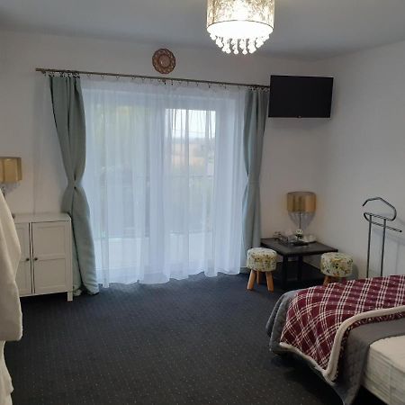 Salcia Hotel Tasnad Eksteriør billede