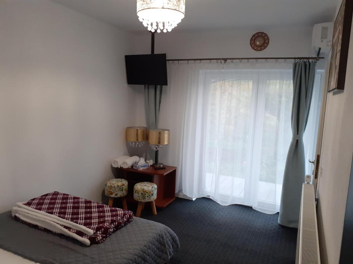 Salcia Hotel Tasnad Eksteriør billede