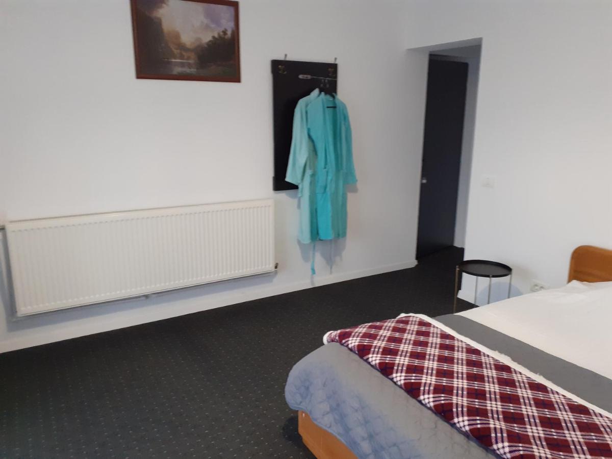 Salcia Hotel Tasnad Eksteriør billede