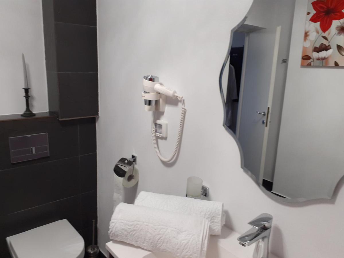 Salcia Hotel Tasnad Eksteriør billede