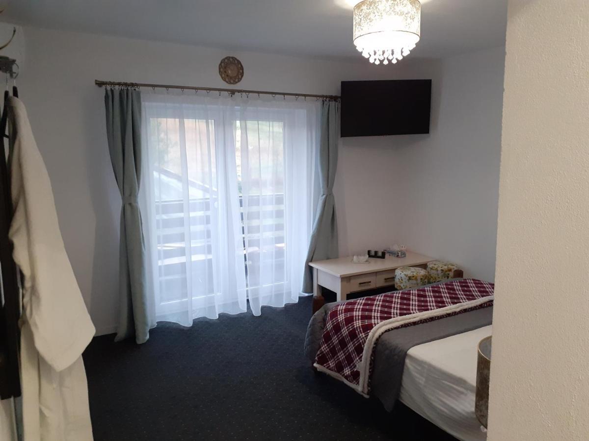 Salcia Hotel Tasnad Eksteriør billede