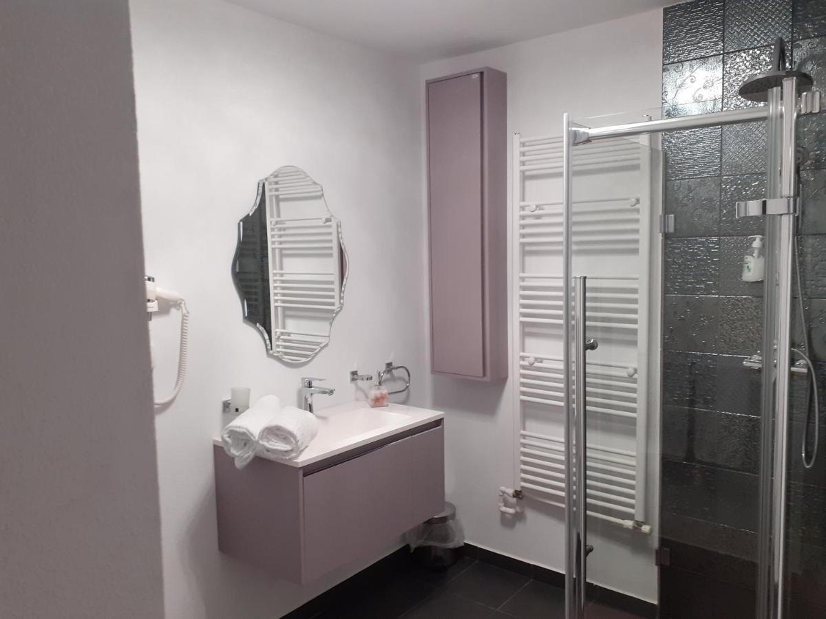 Salcia Hotel Tasnad Eksteriør billede