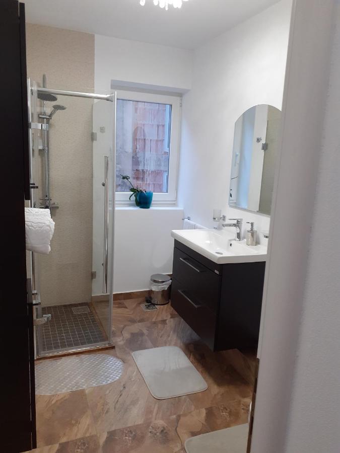Salcia Hotel Tasnad Eksteriør billede